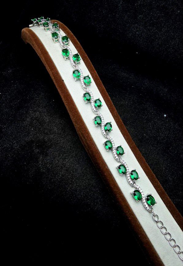 دستبند زیبای تمام نگین سبز