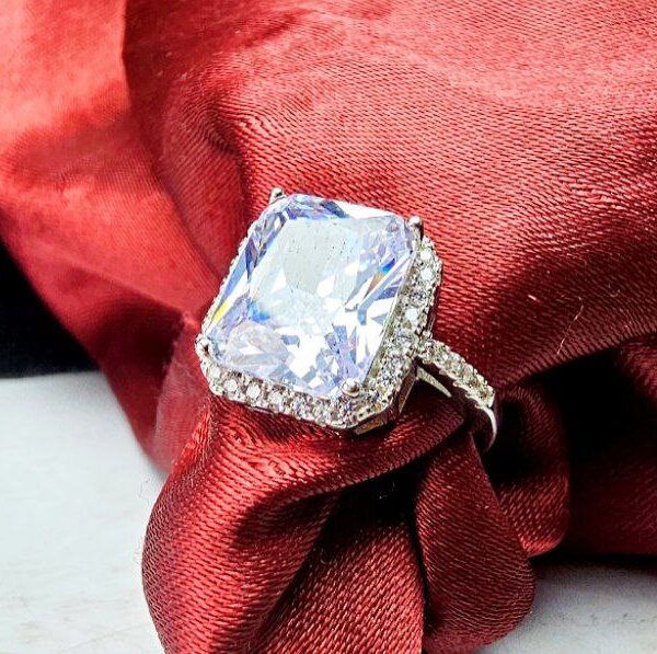 انگشتر نقره زنانه جواهری تک تخمه الماسی چهارگوش
