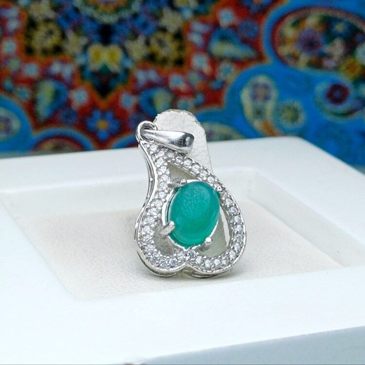 مدال توگردنی جواهری عقیق سبز حکاکی و من یتق الله