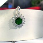 مدال نقره نگین سبز سنتاتیک